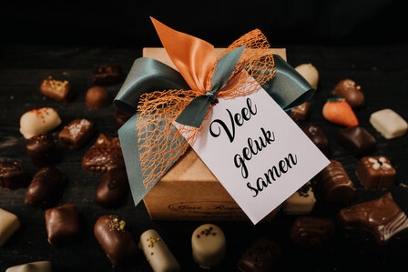 Doosje pralines 250 gr &quot;Veel geluk samen&quot;