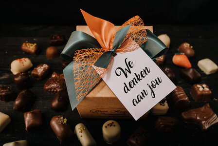 Doosje pralines 750 gr &quot;We denken aan jou&quot;