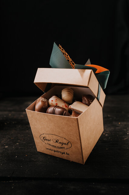 Doosje pralines met babbetjes 750 gr