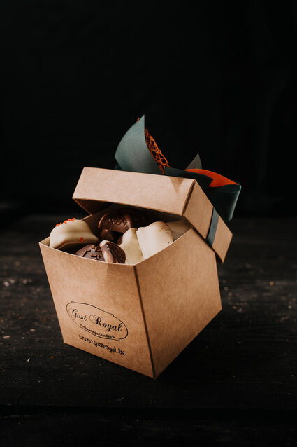Doosje zonder pure chocolade pralines 250 gr