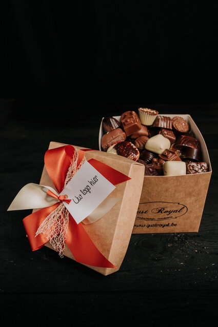 Doosje pralines 1kg gemengd met logo